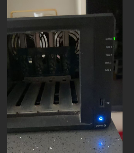 群晖 DS918+ 电源损坏故障排查记录